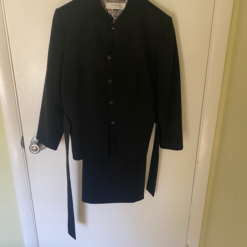 Tahari skirt set 6 black